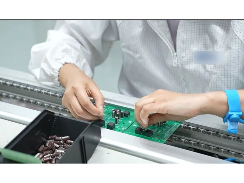 THE UNBRIDGEABLE QUALITY GAP: MANUAL VS. MACHINE SOLDERING IN PCBA MANUFACTURING