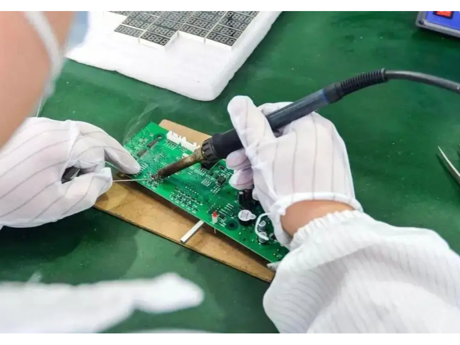 Moisture-Resistant PCB Design for Automotive Engine Control Units